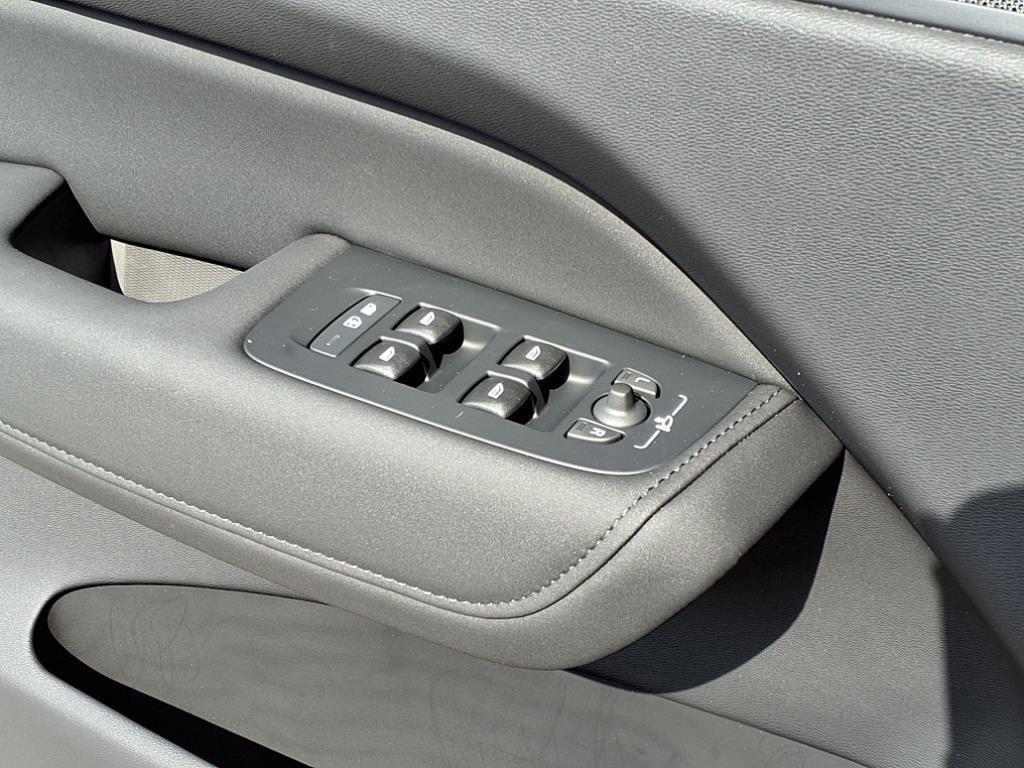 New 2026 Volvo XC60 B5 Plus w/ Protection Package Premier image 22