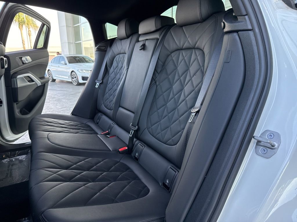 Used 2023 BMW X6 xDrive40i w/ M Sport Package image 14