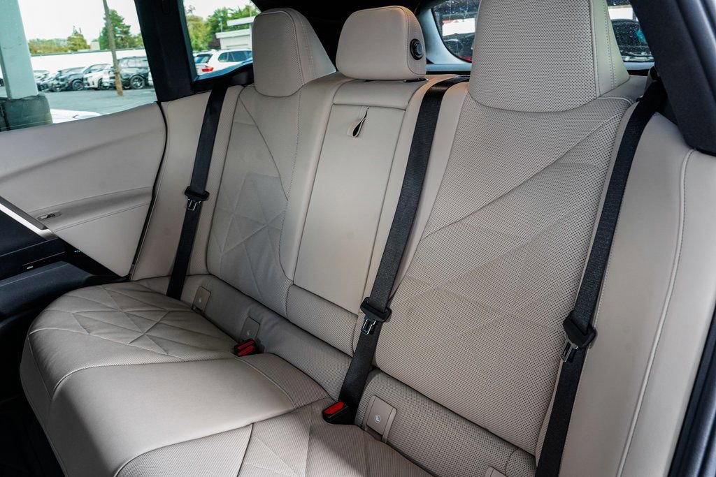 Used 2025 BMW iX xDrive50 w/ Premium Package image 18