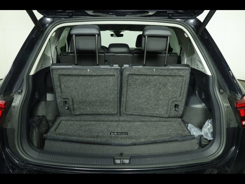 Used 2024 Volkswagen Tiguan SE FWD image 11
