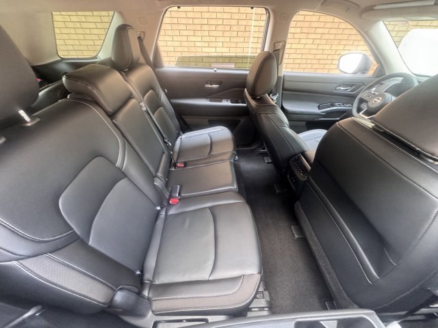 Used 2023 Nissan Pathfinder SL w/ Black Appearance Package image 21