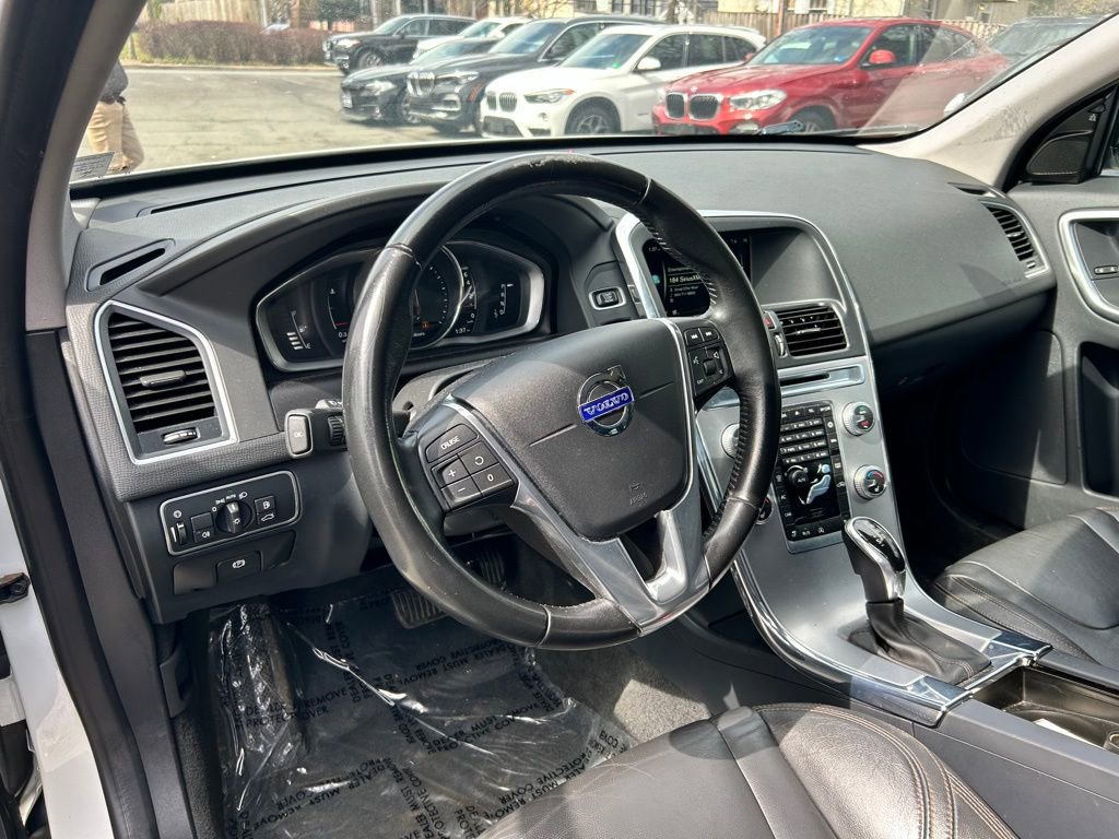 Used 2017 Volvo XC60 T6 Dynamic w/ Preferred Option Package image 9