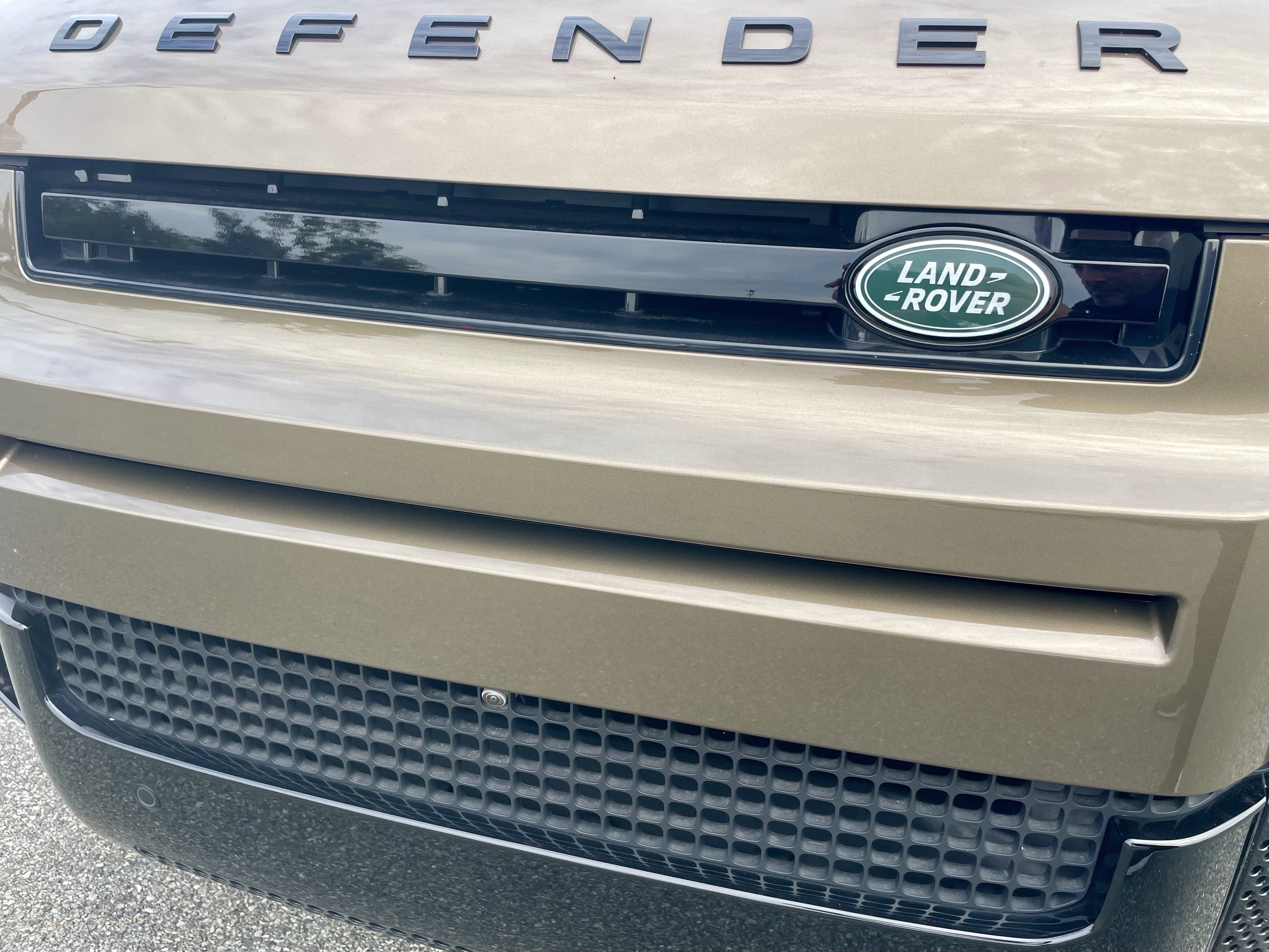Used 2025 Land Rover Defender 110 X-Dynamic SE AWD/4WD image 32