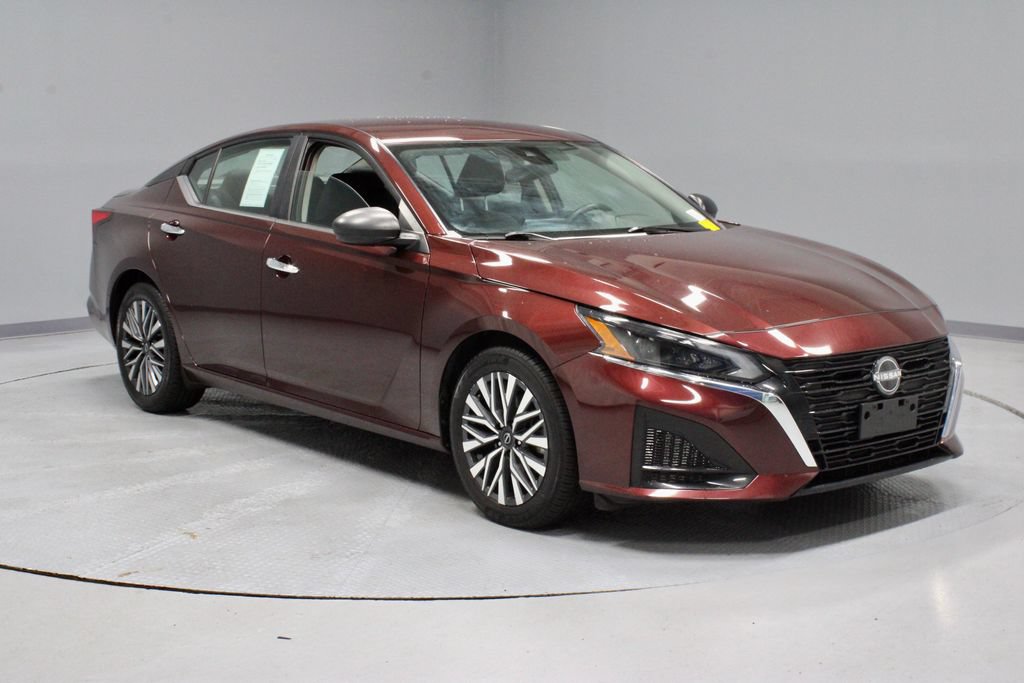 Certified 2024 Nissan Altima 2.5 SV FWD image 1