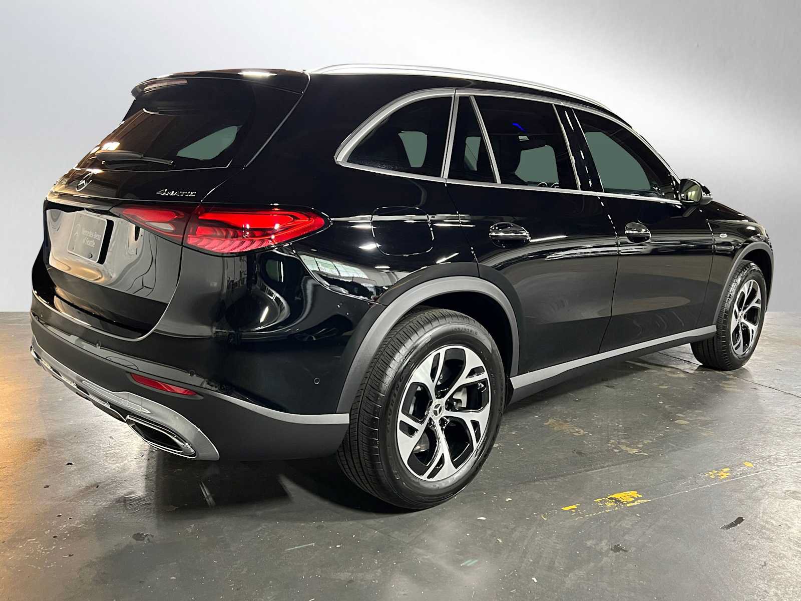 Used 2025 Mercedes-Benz GLC 350e 4MATIC image 3