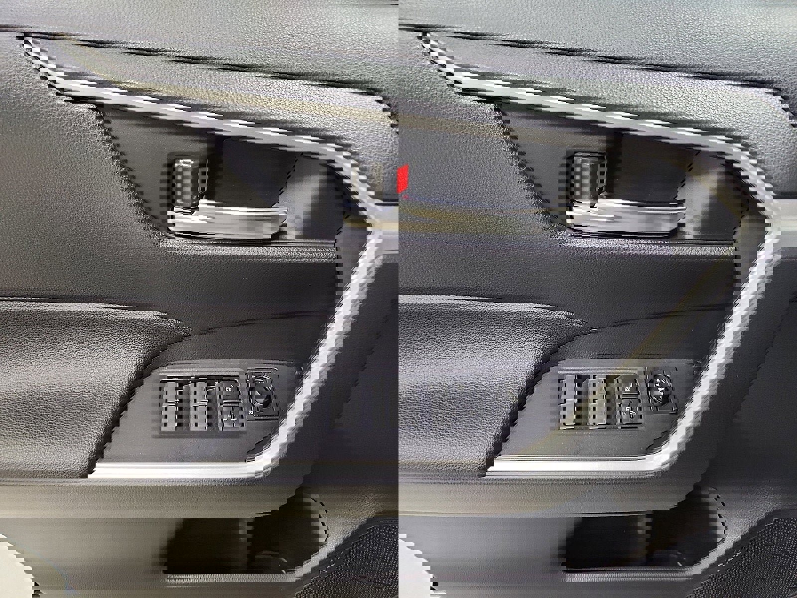 New 2025 Toyota RAV4 SE image 8