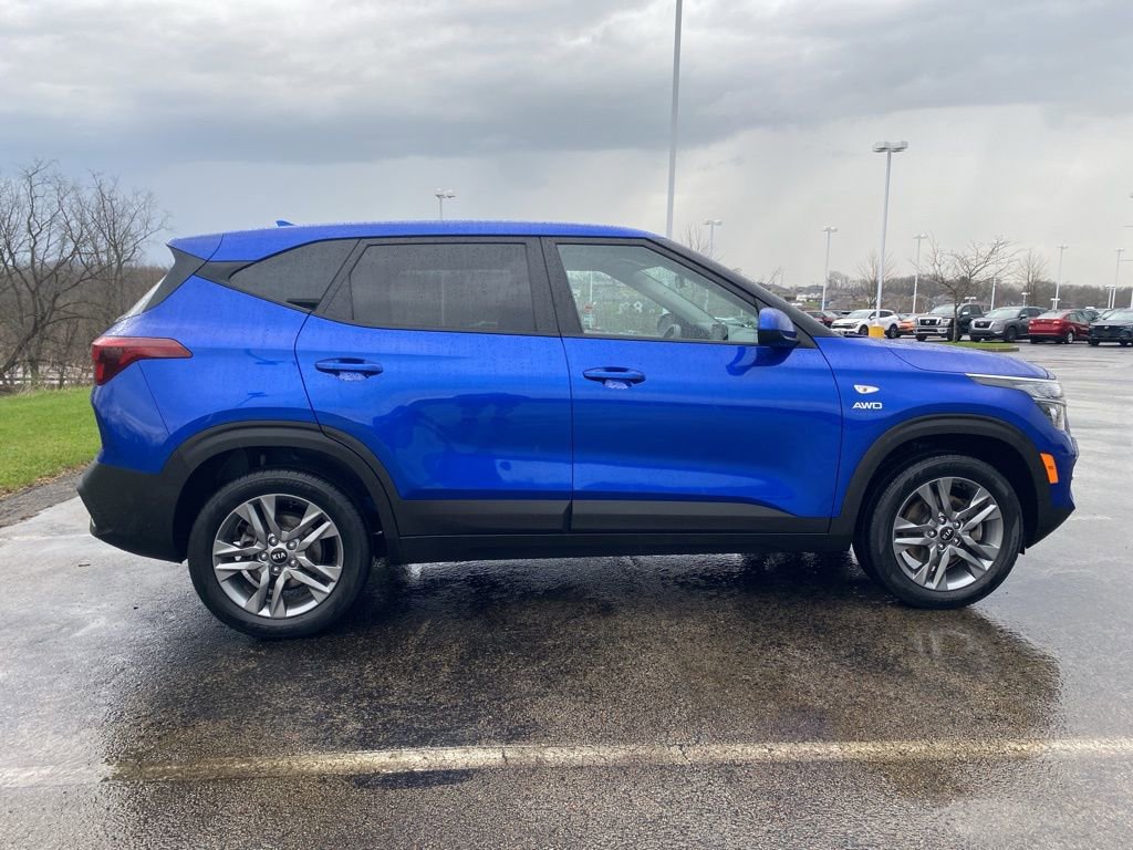 Certified 2021 Kia Seltos LX image 2