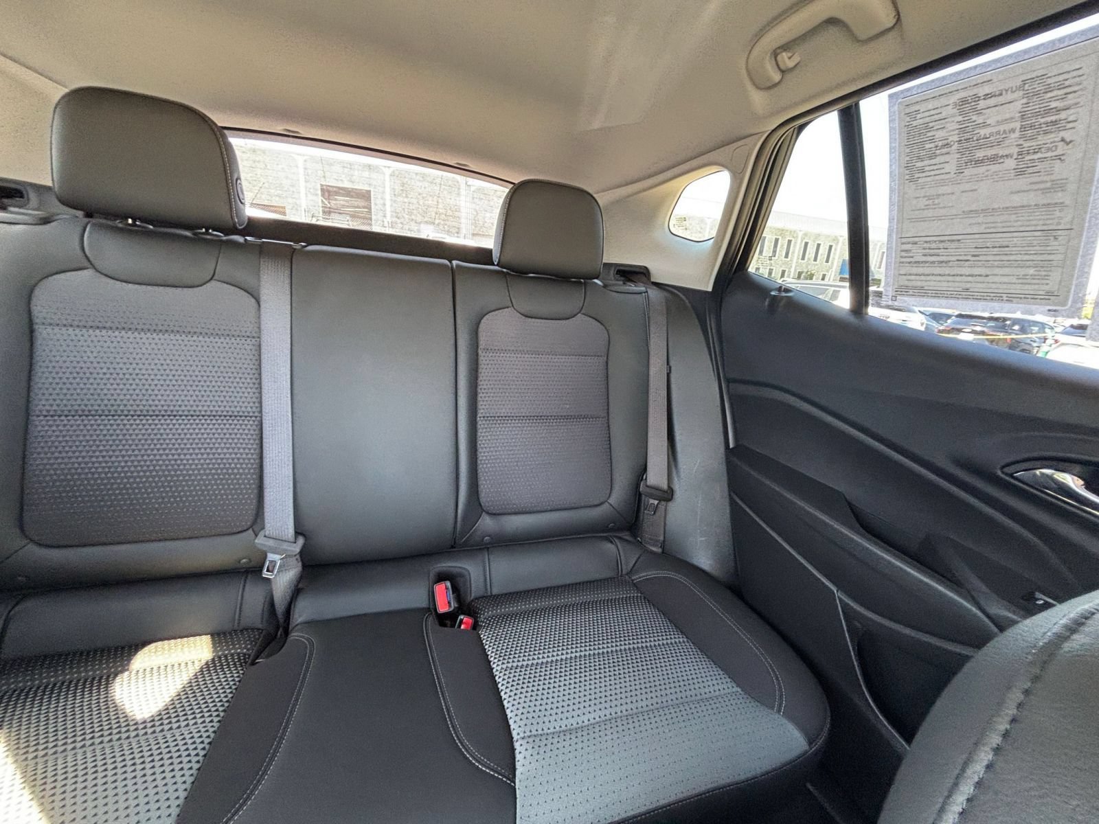 Used 2025 Chevrolet Trax LT w/ LT Convenience Package FWD image 36