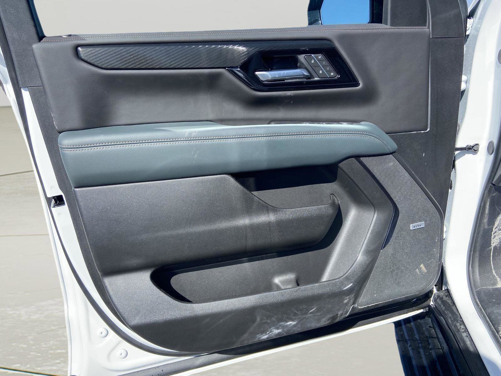 Used 2026 GMC Yukon AT4 w/ AT4 Premium Package AWD/4WD image 17