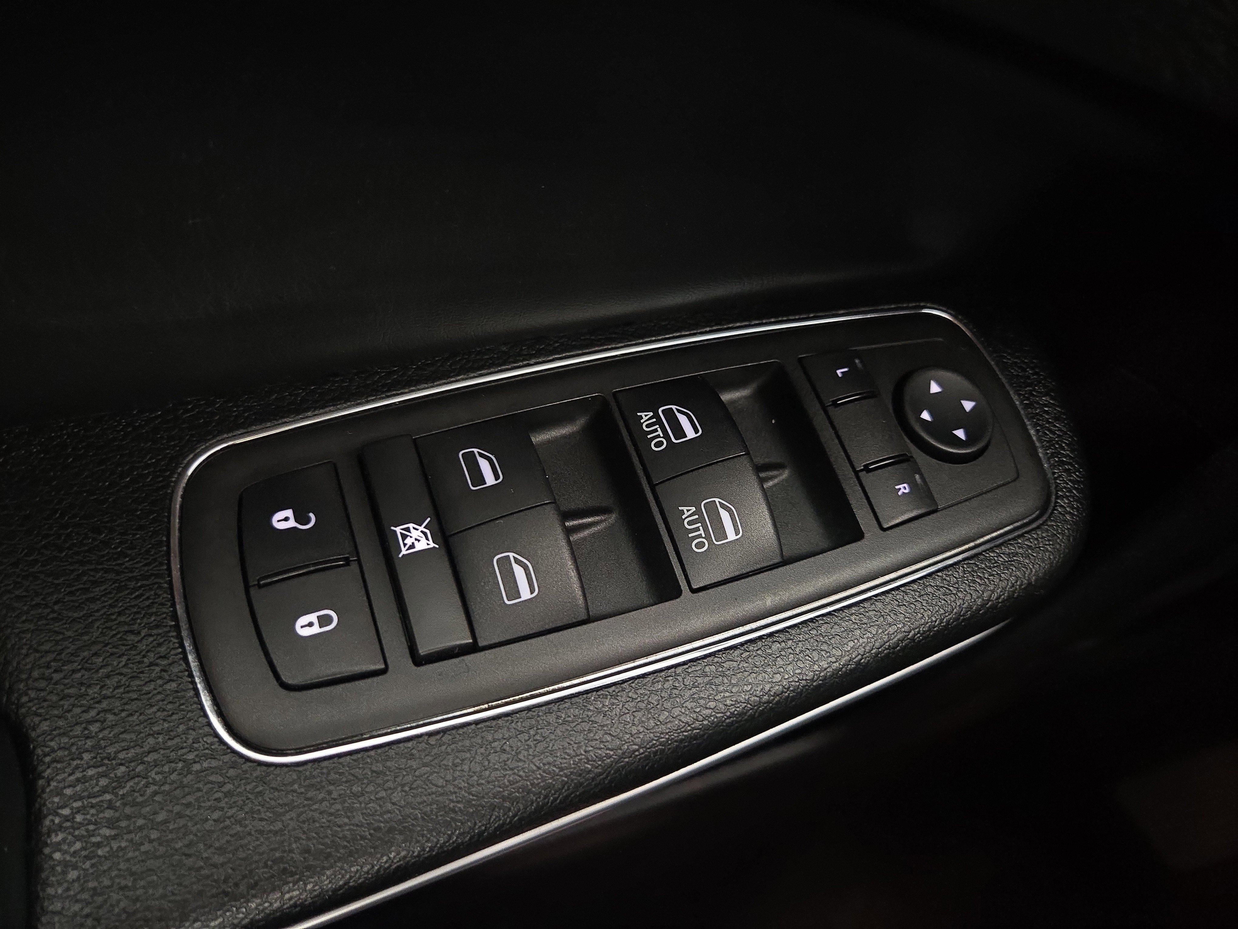 Used 2023 Chrysler 300 Touring L w/ Popular Equipment Group image 27