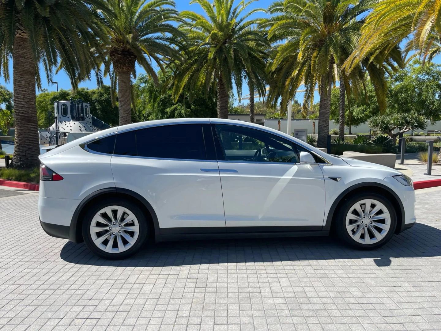 Used 2018 Tesla Model X 75D image 9