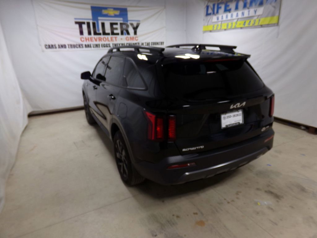 Used 2023 Kia Sorento S w/ Panoramic Sunroof Package image 4