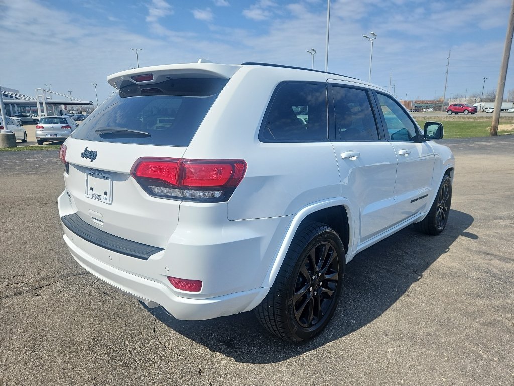 Used 2020 Jeep Grand Cherokee Altitude AWD/4WD image 4