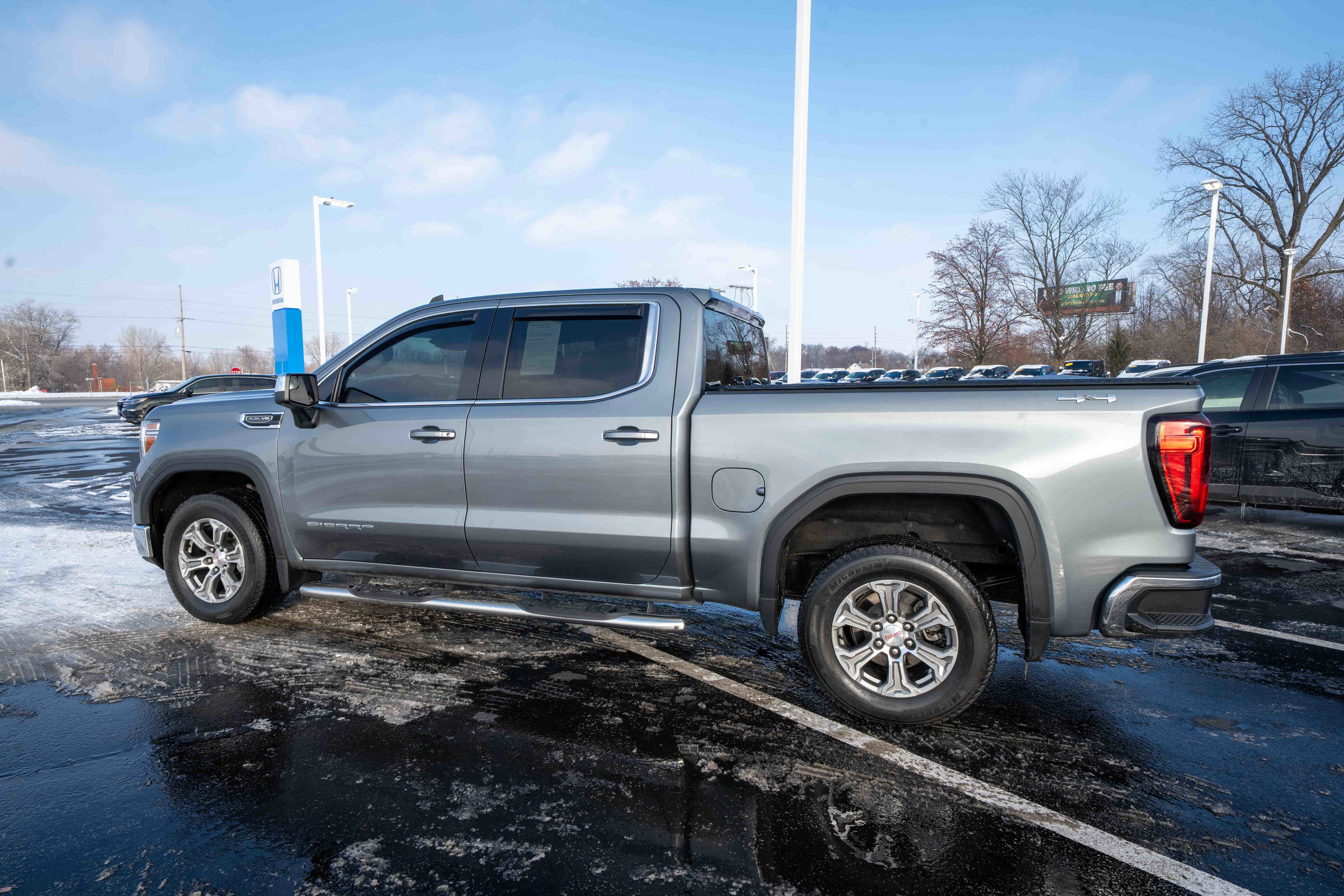 Used 2021 GMC Sierra 1500 SLE image 4