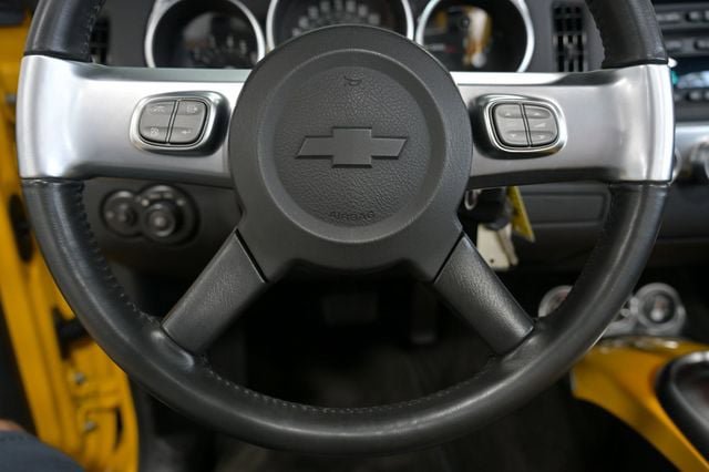 Used 2005 Chevrolet SSR w/ Preferred Equipment Group RWD image 44