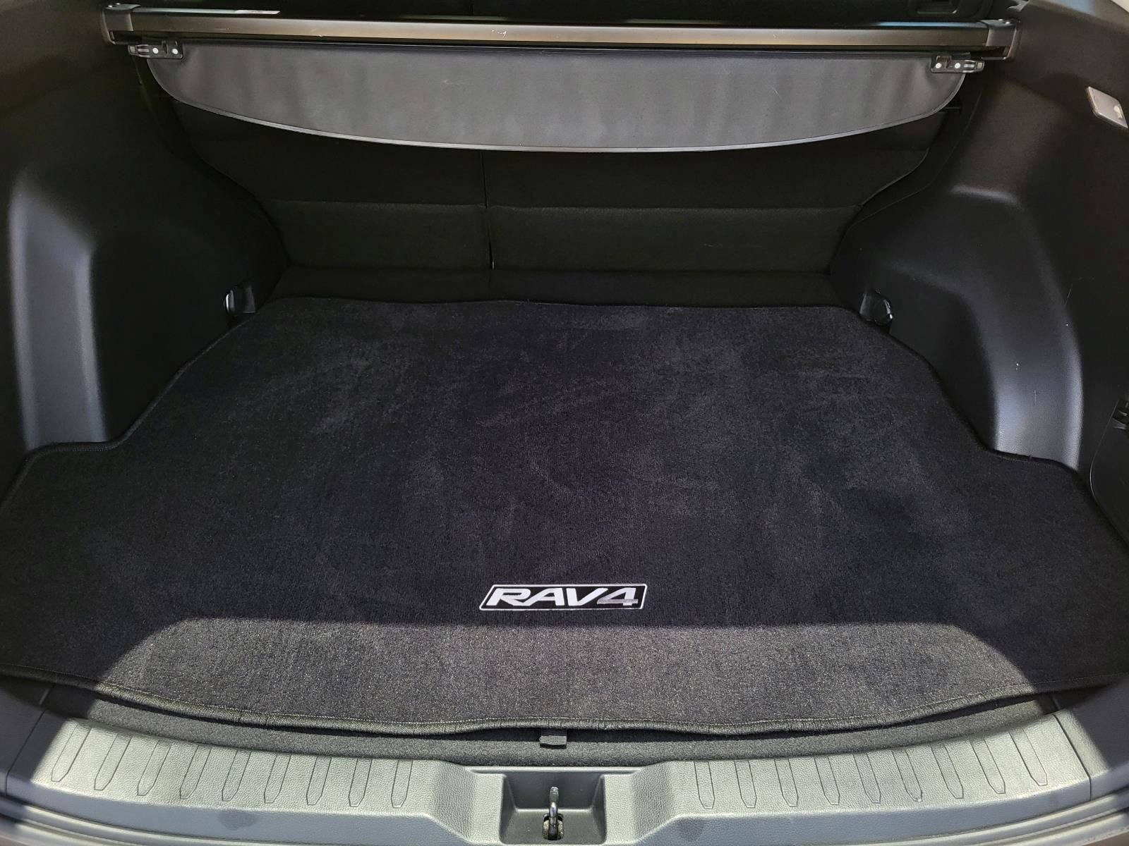 Used 2019 Toyota RAV4 XLE FWD image 10