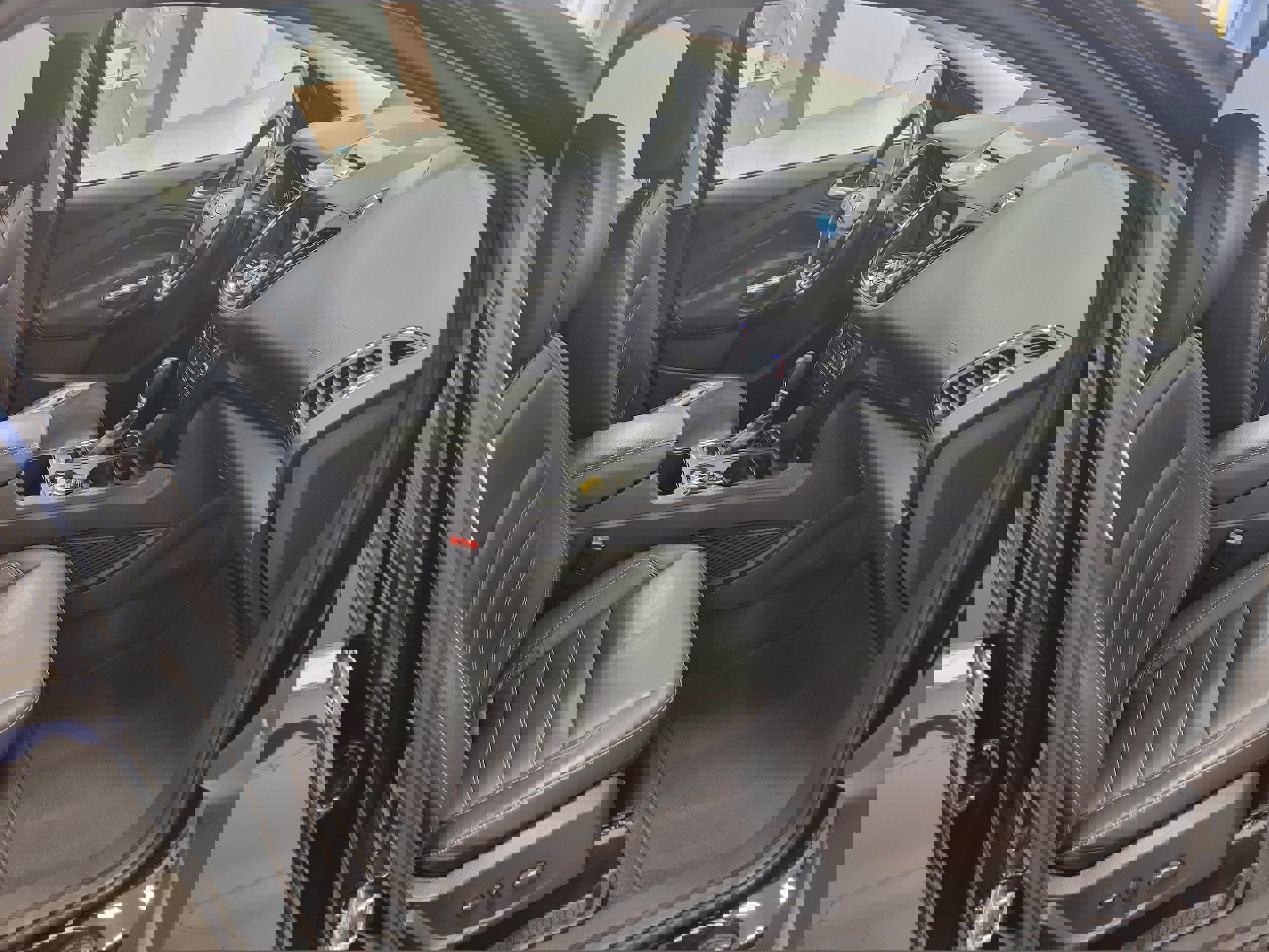 Used 2017 Ford Escape Titanium image 15