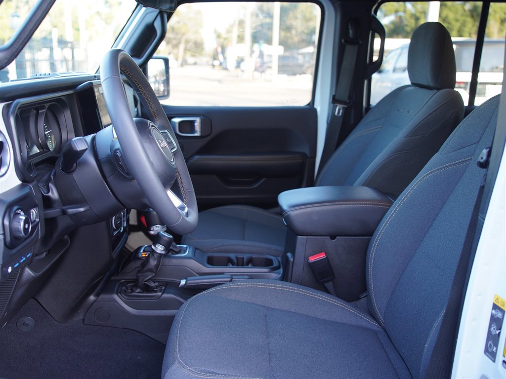 Used 2024 Jeep Wrangler Unlimited Sahara image 23