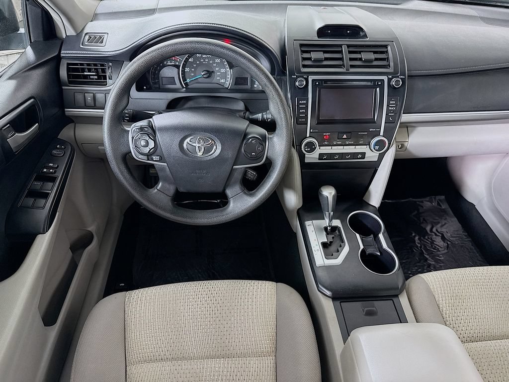 Used 2014 Toyota Camry LE FWD image 3