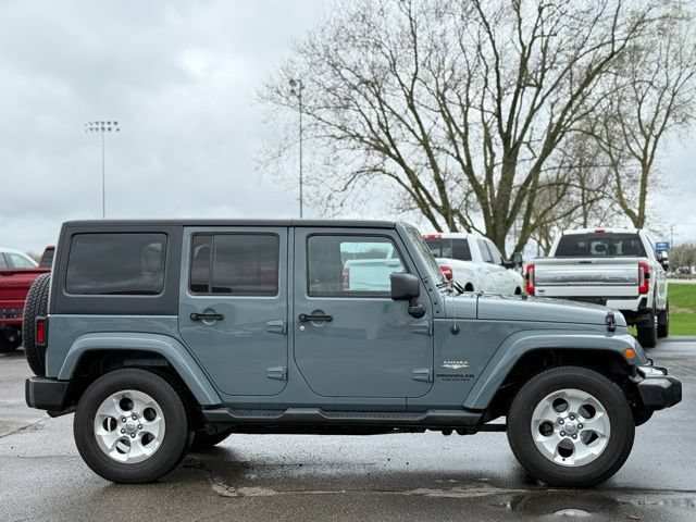Used 2015 Jeep Wrangler Unlimited Sahara w/ Dual Top Group AWD/4WD image 33