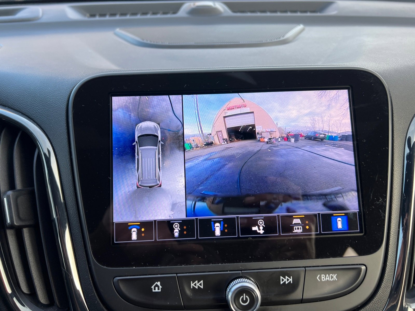 Used 2022 Chevrolet Equinox RS w/ RS Leather Package image 25