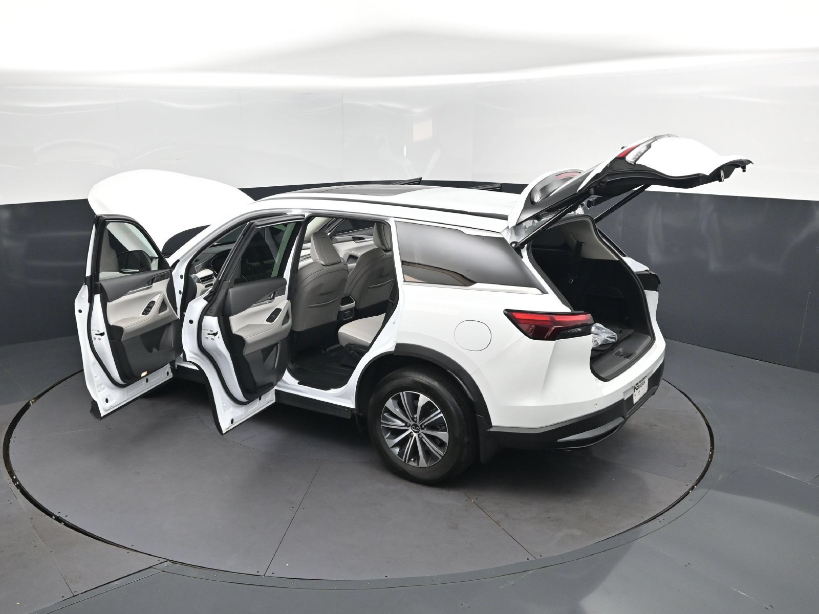 Used 2026 INFINITI QX60 Pure w/ Cargo Package FWD image 2