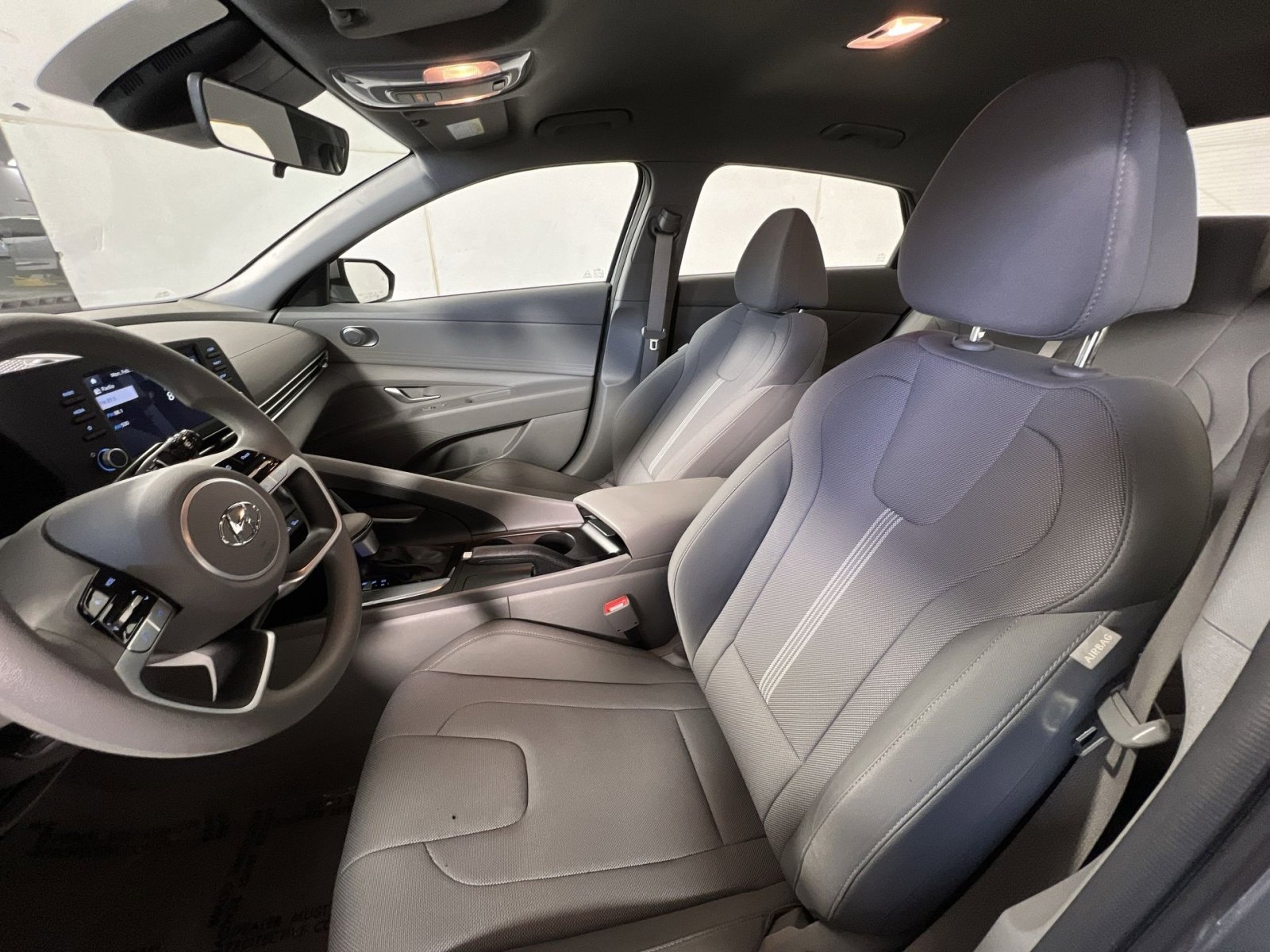 Used 2023 Hyundai Elantra SE w/ Cargo Package image 13