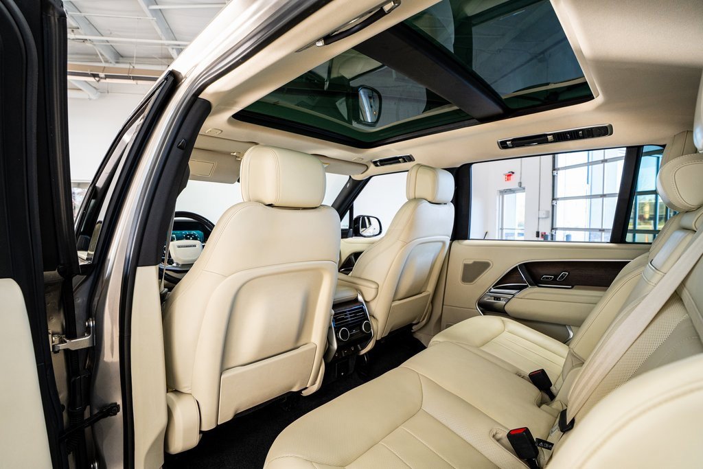Used 2023 Land Rover Range Rover Long Wheelbase SE image 54