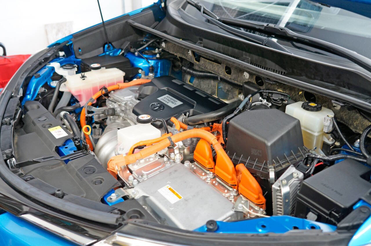 Used 2018 Toyota RAV4 Limited w/ Advanced Technology Package image 15