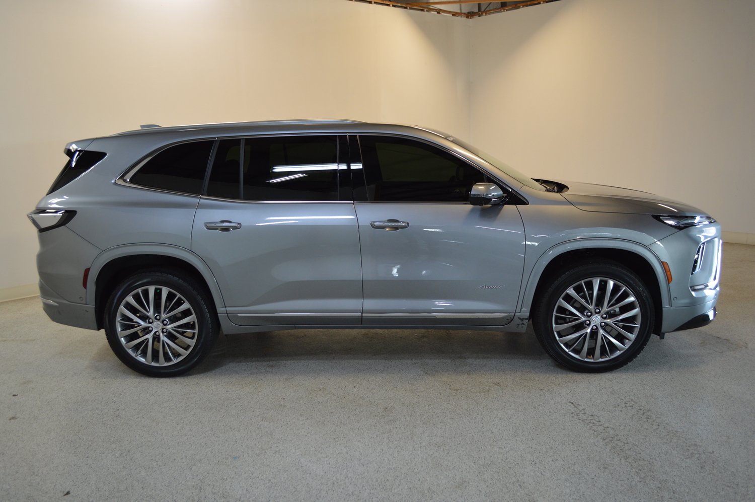 Used 2026 Buick Enclave Avenir w/ Super Cruise Package AWD/4WD image 2
