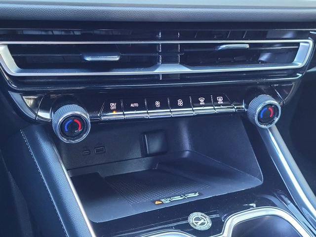 Used 2024 Chevrolet Traverse LT image 11