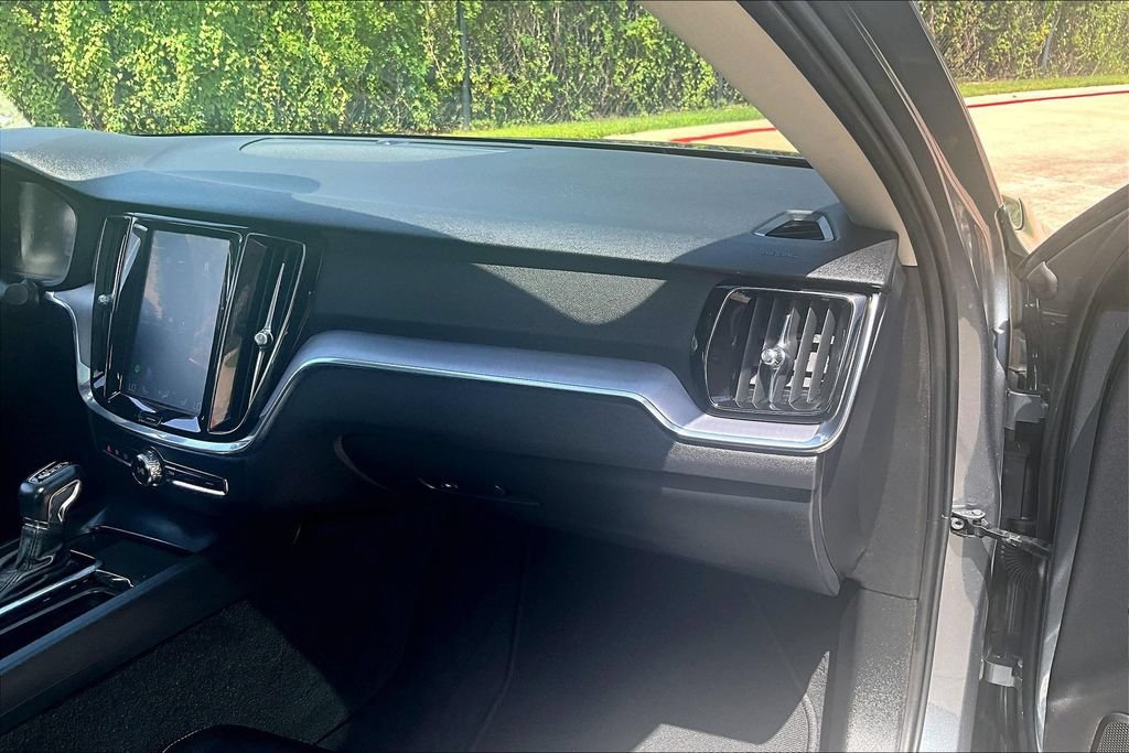 Used 2020 Volvo S60 T5 Momentum FWD image 16