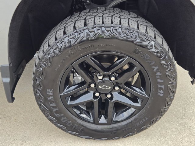 Used 2023 Chevrolet Silverado 1500 LT Trail Boss w/ LPO, Dark Essentials Package AWD/4WD image 7