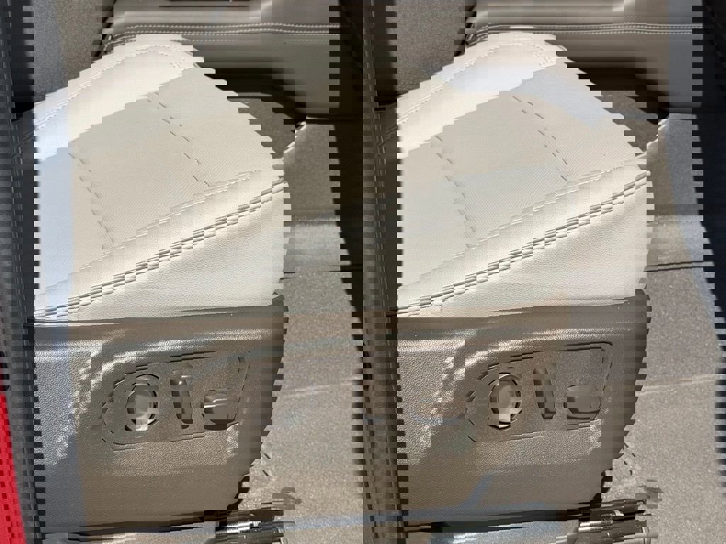 Used 2025 GMC Yukon Elevation w/ Elevation Premium Package image 18