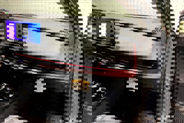 New 2026 Toyota Prius PLUG-IN image 28