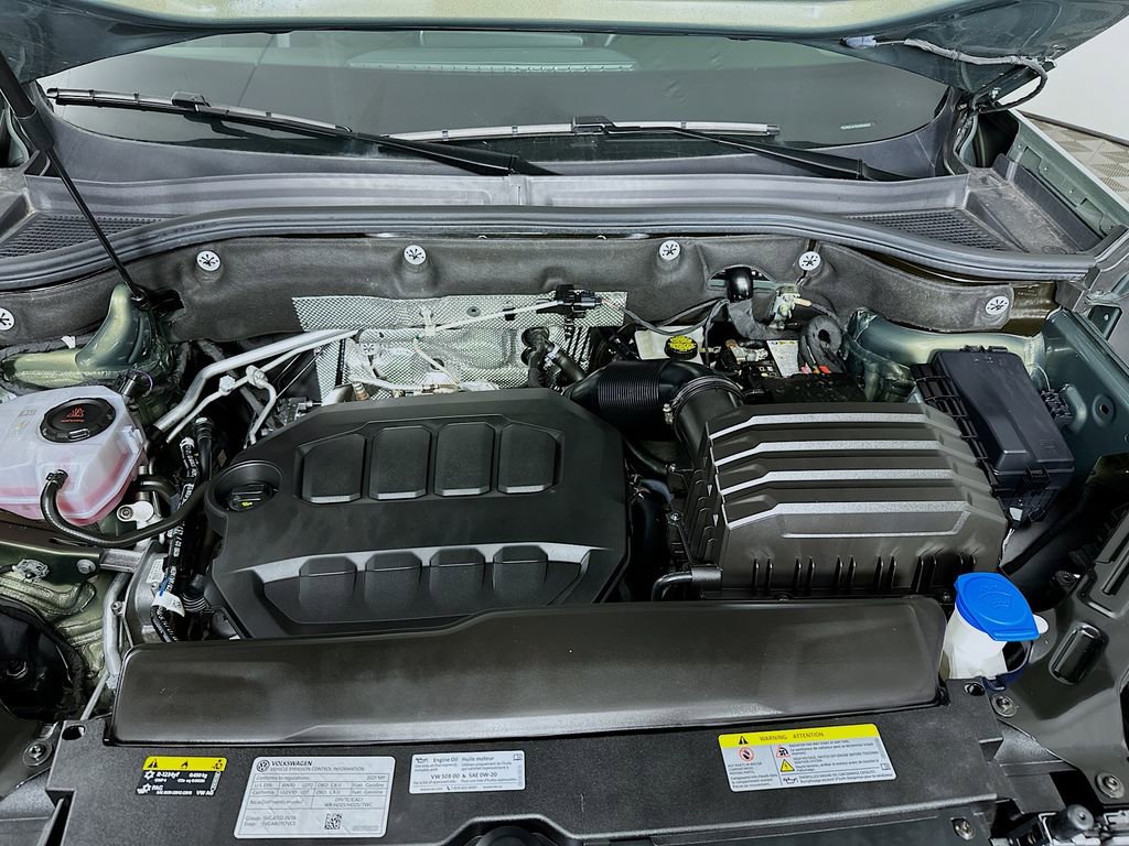 Used 2025 Volkswagen Atlas Peak Edition SE AWD/4WD image 32