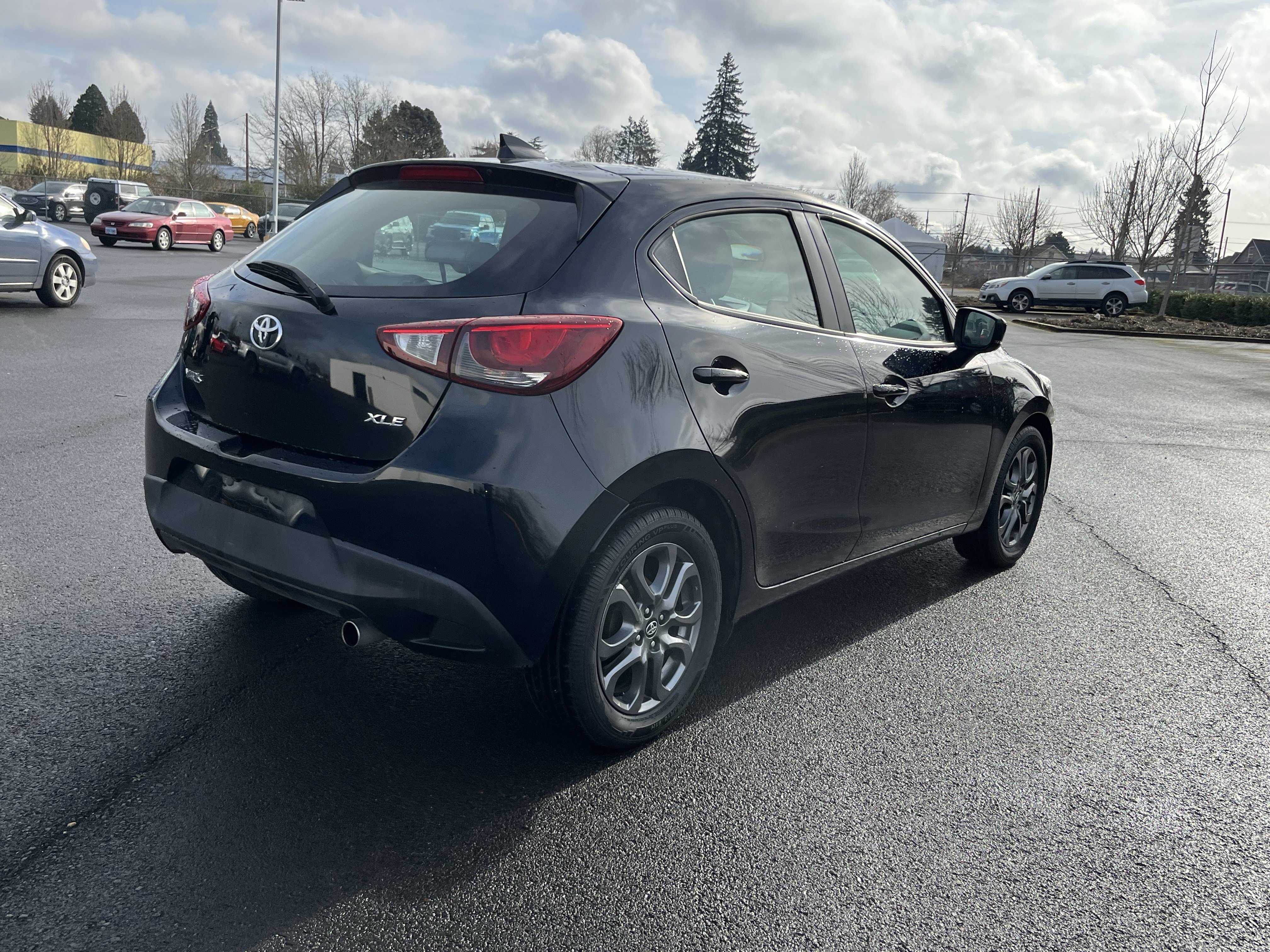 Used 2020 Toyota Yaris XLE image 5