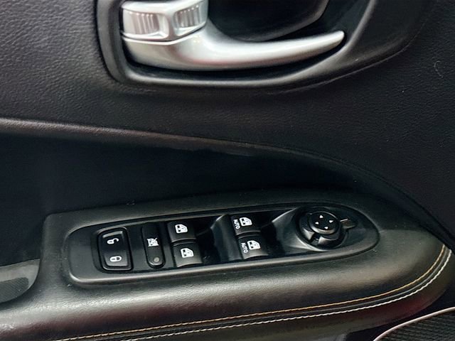 Used 2018 Jeep Compass Latitude w/ Cold Weather Group AWD/4WD image 18