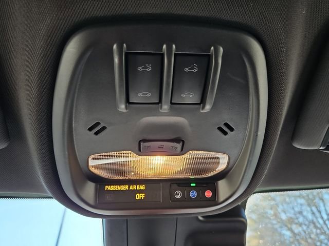 Used 2025 Chevrolet Trax RS w/ Sunroof Package image 17