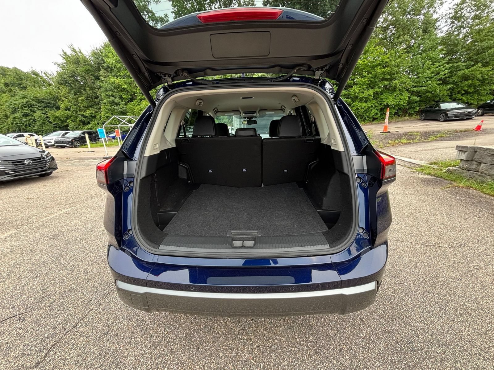 Used 2026 Nissan Rogue SL AWD/4WD image 33