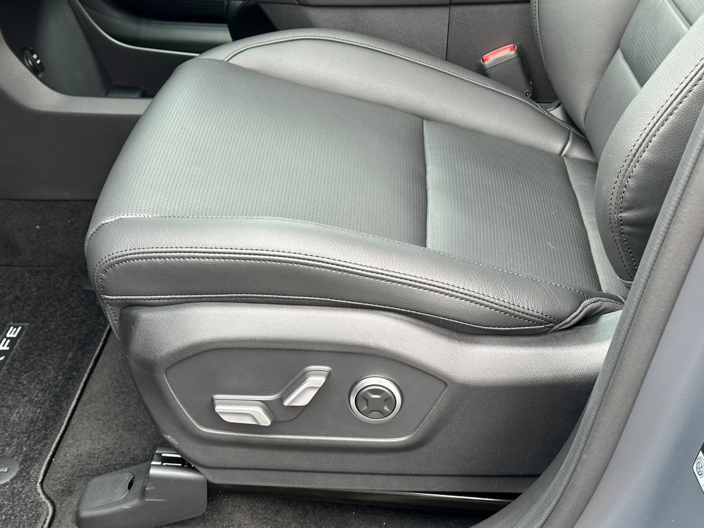 Certified 2025 Hyundai Santa Fe Limited image 33