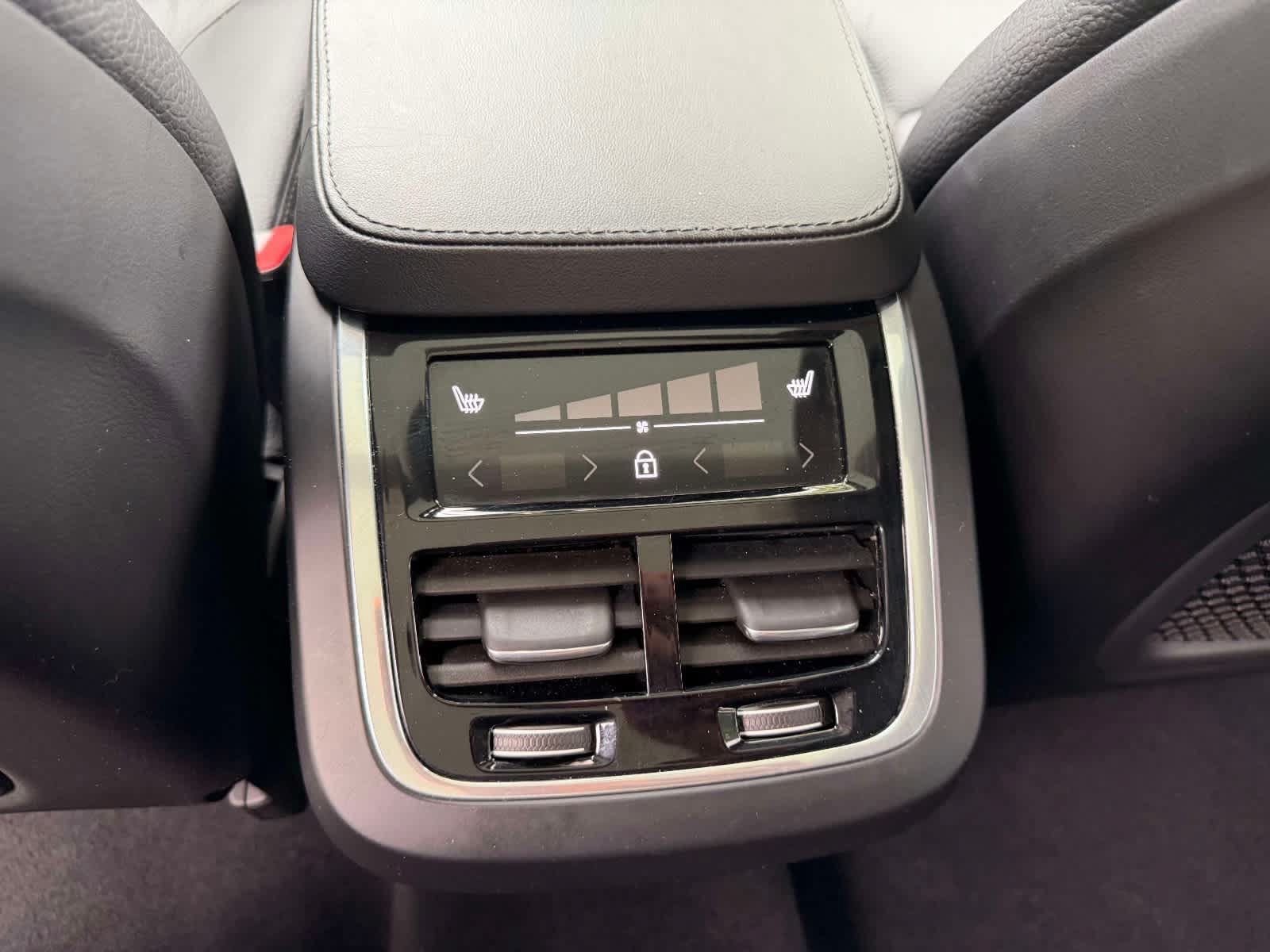 Used 2025 Volvo XC90 B6 Plus AWD/4WD image 20