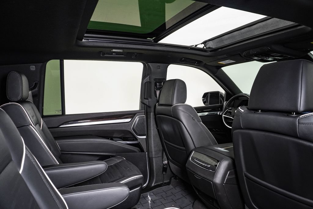 Used 2026 Cadillac Escalade ESV Luxury w/ LPO, Floor Liner Package AWD/4WD image 17