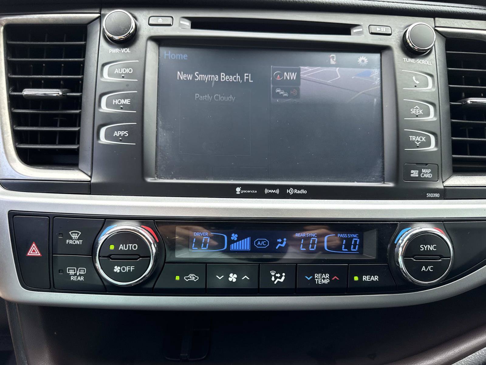 Used 2019 Toyota Highlander XLE AWD/4WD image 28