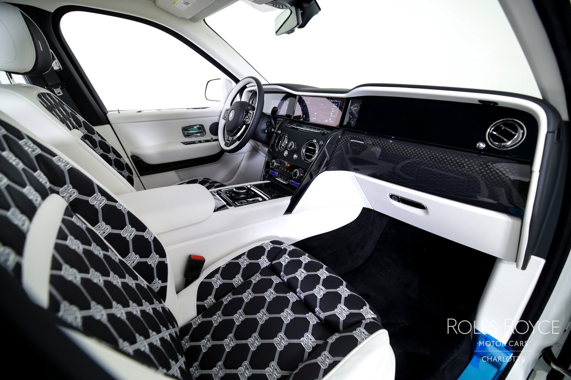 New 2026 Rolls-Royce Cullinan Black Badge image 37