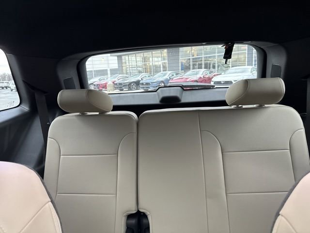 Used 2023 Chevrolet Traverse Premier image 31