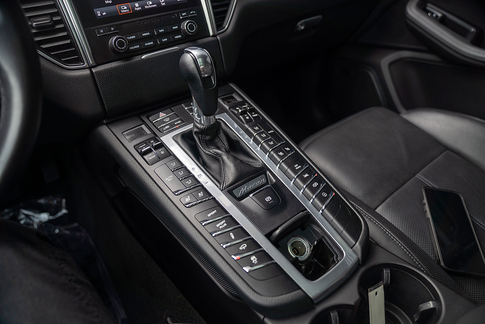 Used 2018 Porsche Macan Sport Edition AWD/4WD image 13