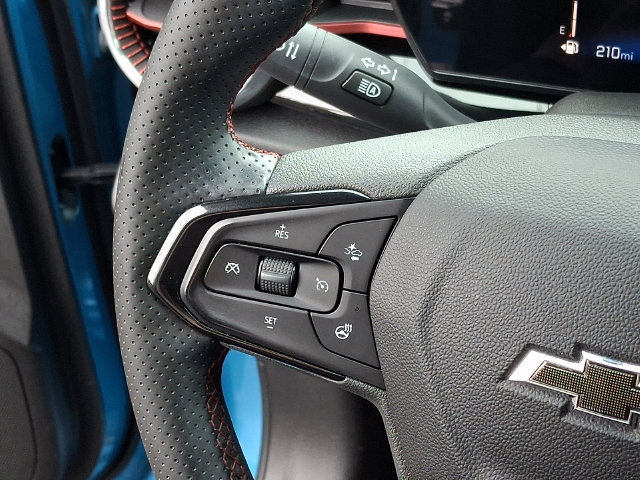 Used 2025 Chevrolet Trax RS FWD image 20