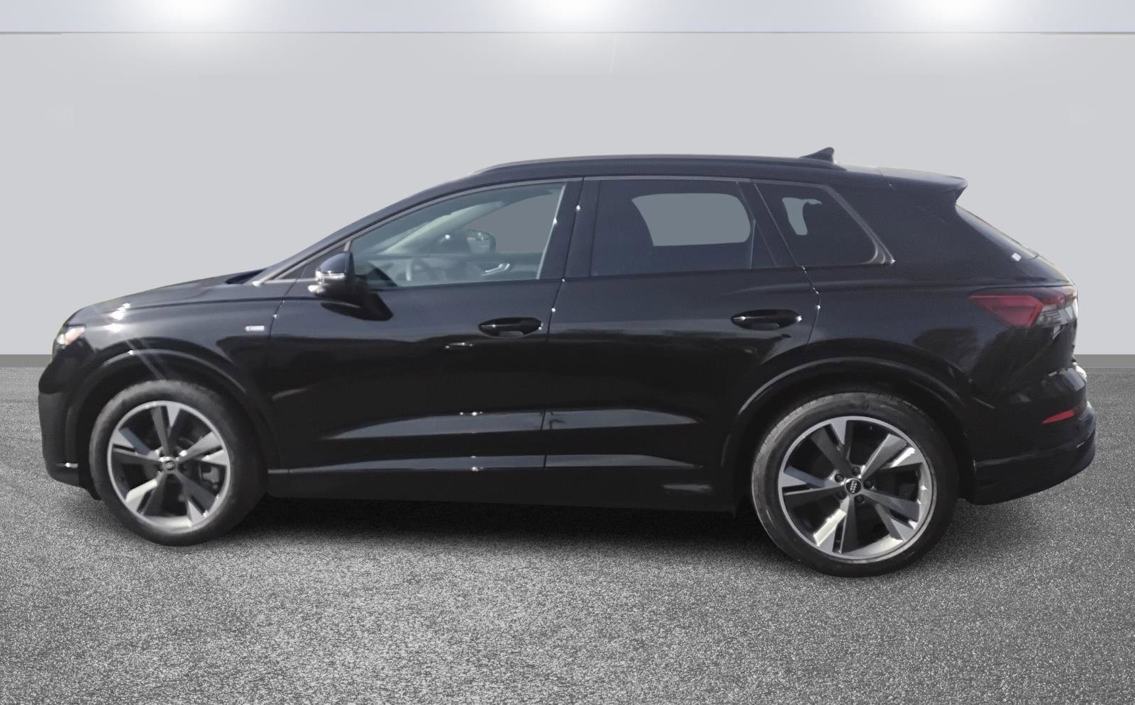 Certified 2025 Audi Q4 e-tron Premium w/ Convenience Package image 6