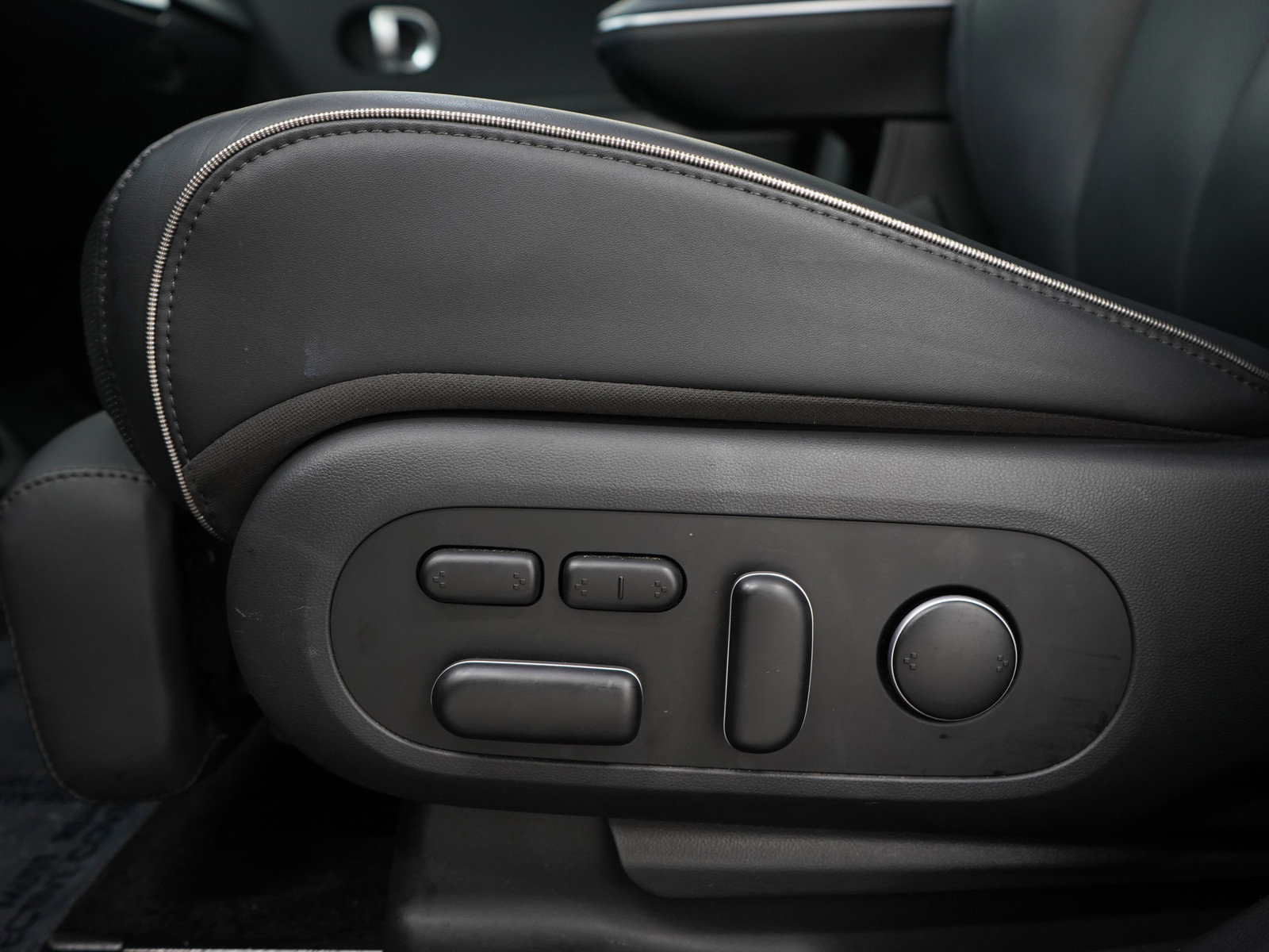 Used 2024 Hyundai Ioniq 5 Limited image 25